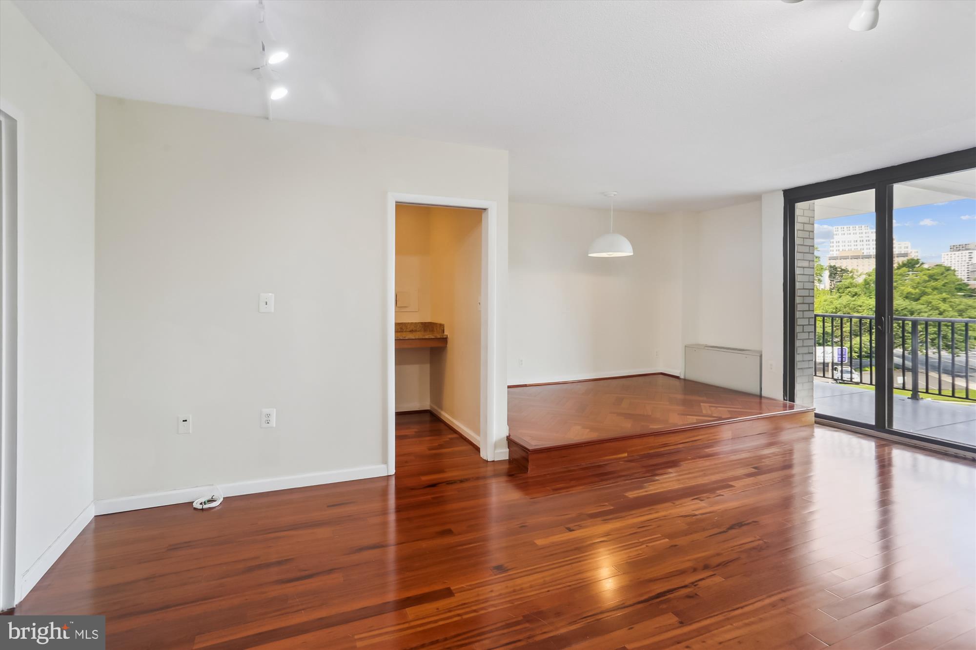 RIVIERA OF CHEVY CHASE - Residential