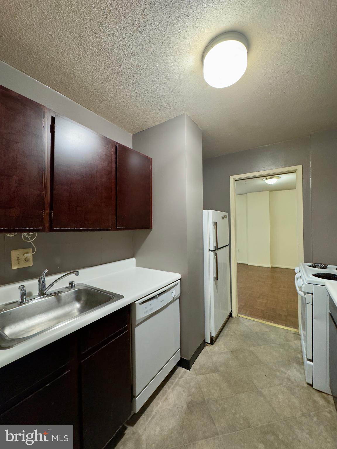 1 E UNIVERSITY PARKWAY 804