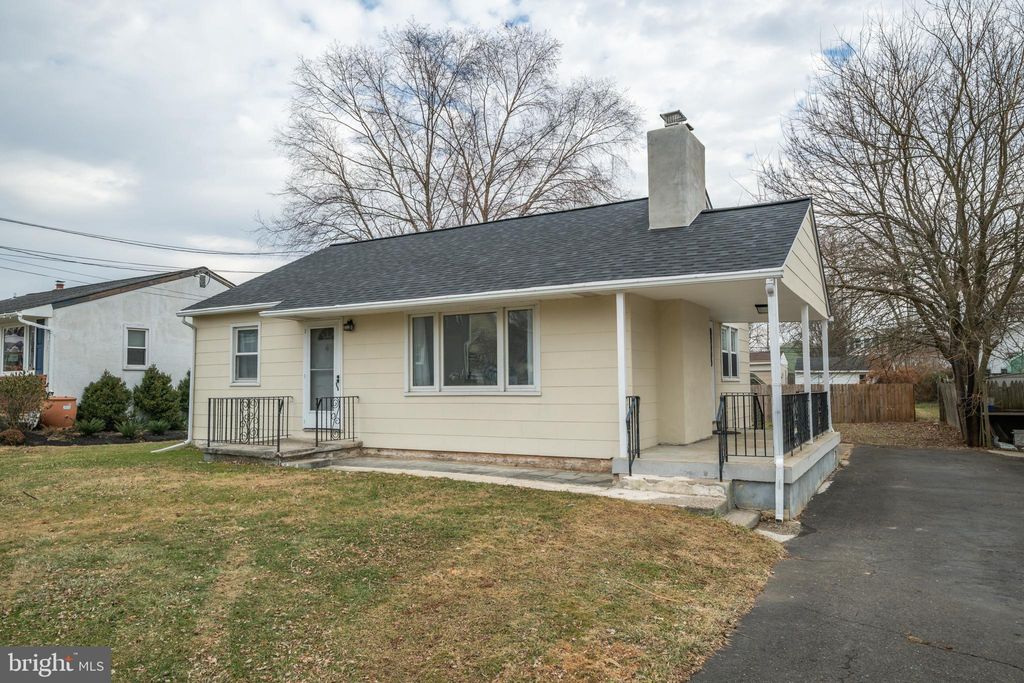 Photo of 233 Garden Avenue, HORSHAM, PA 19044 (MLS # PAMC2164524)