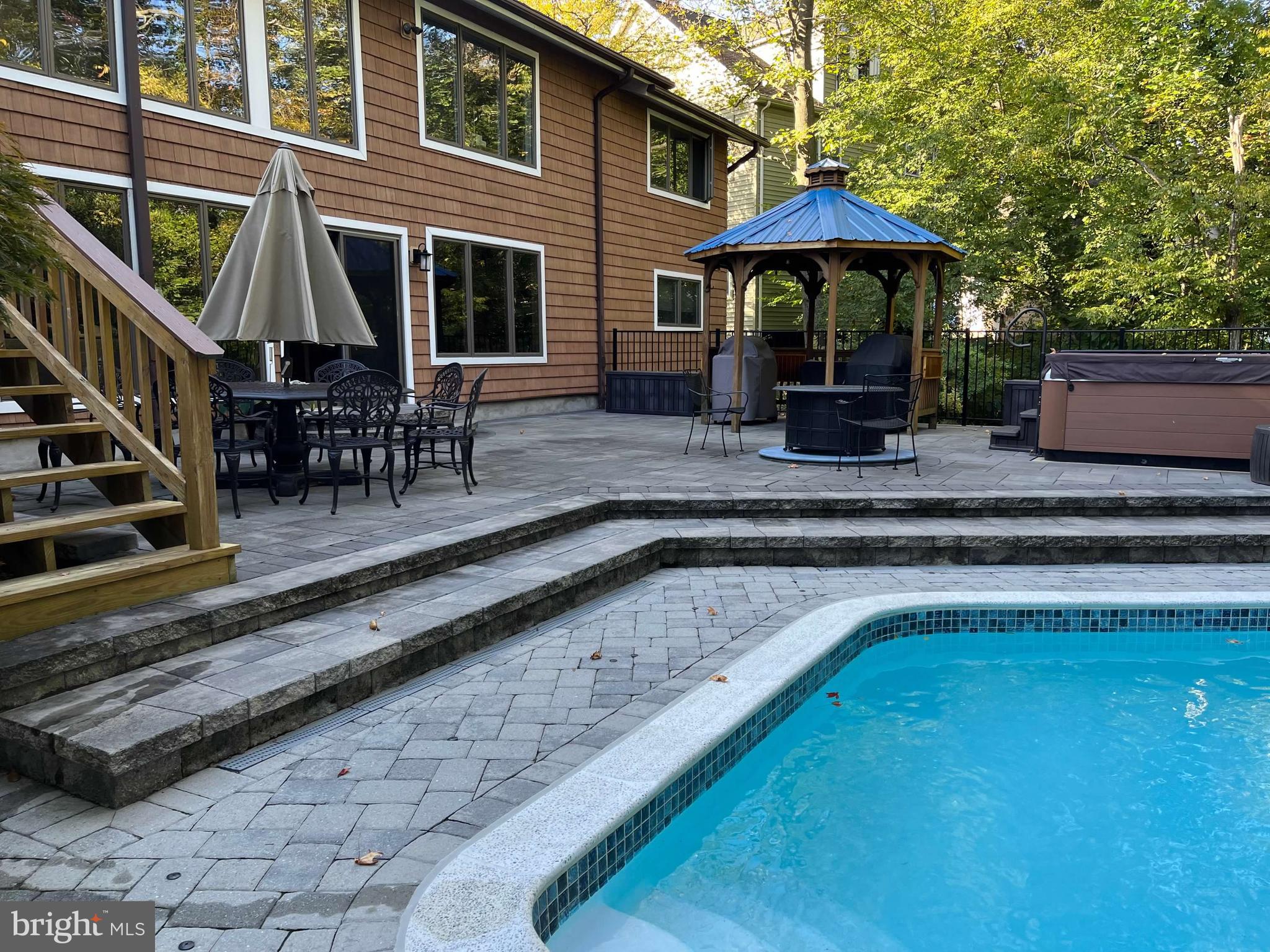 LOCH HAVEN BEACH - Residential