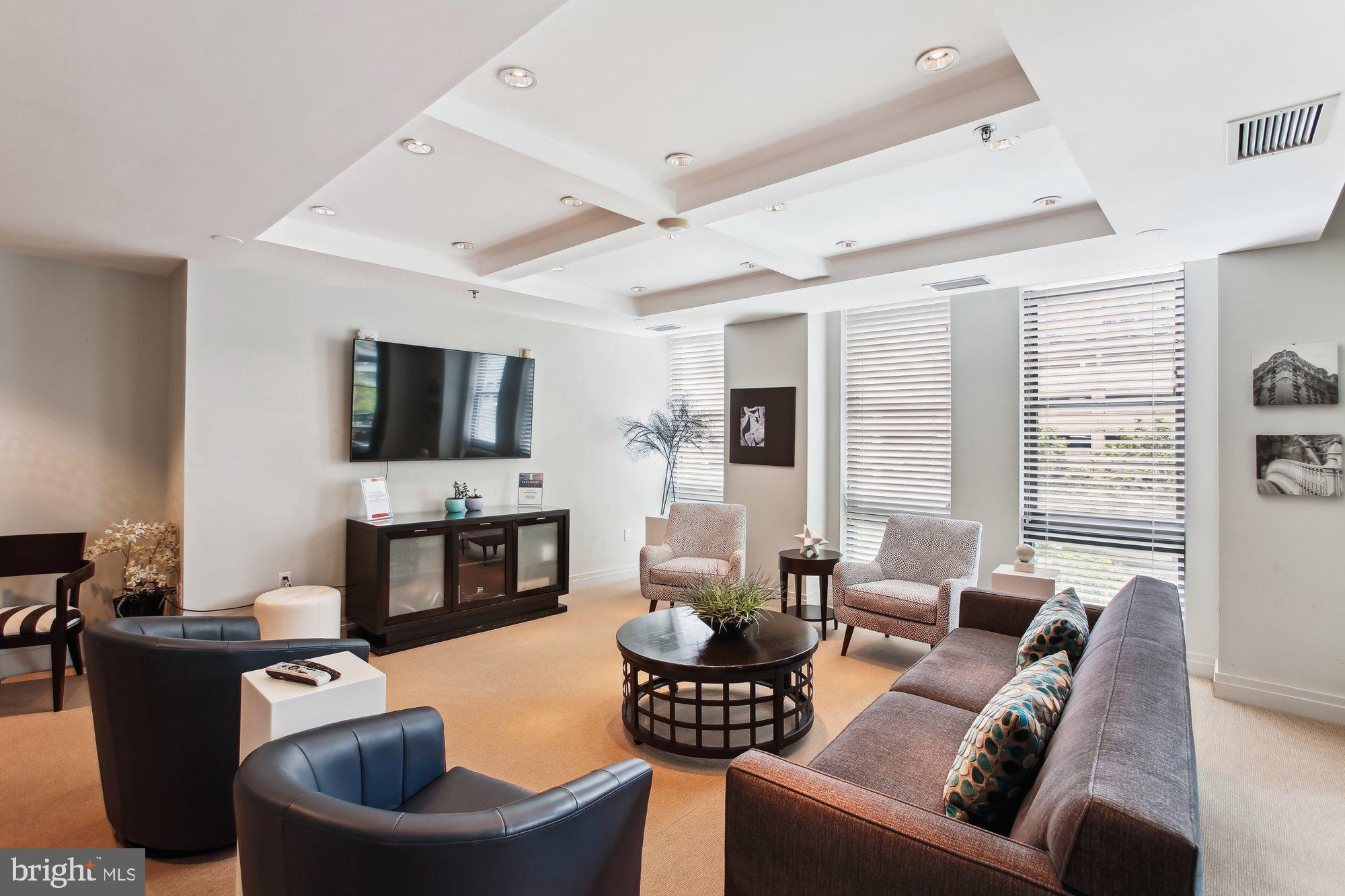 PARAMOUNT - Residential