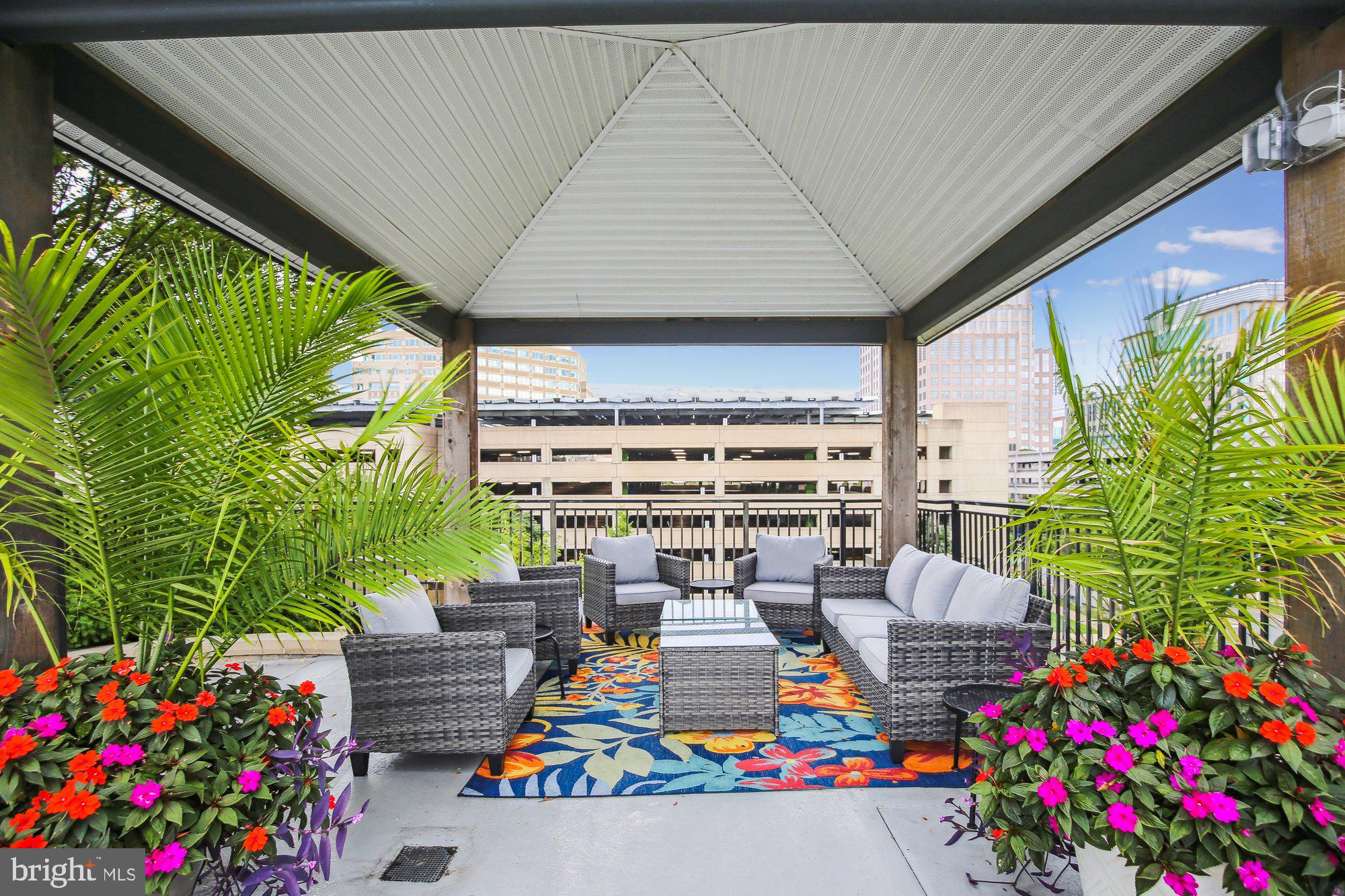 PARAMOUNT - Residential