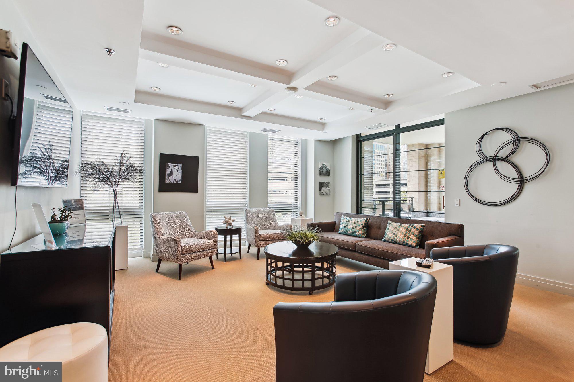 PARAMOUNT - Residential