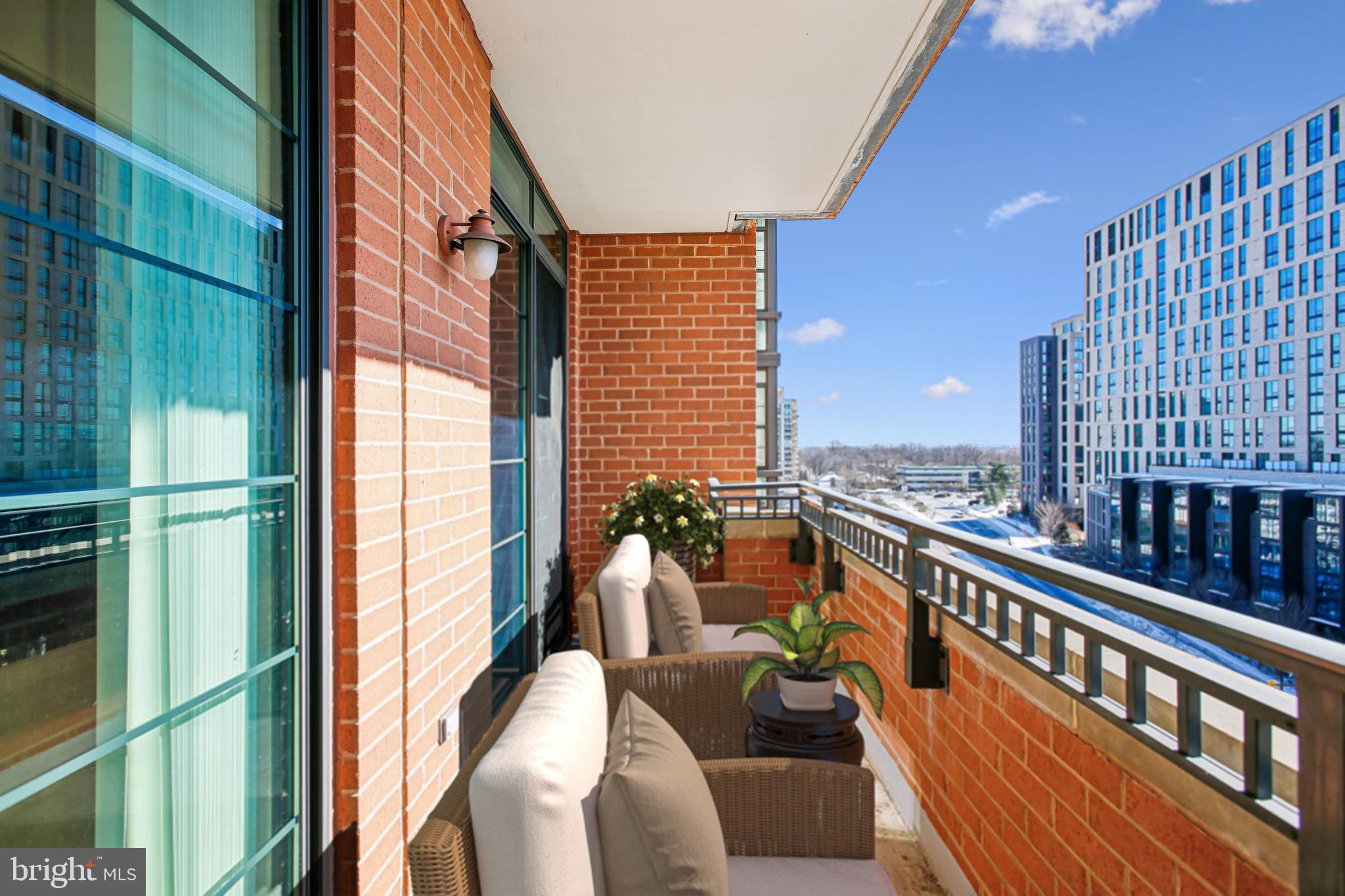 PARAMOUNT - Residential