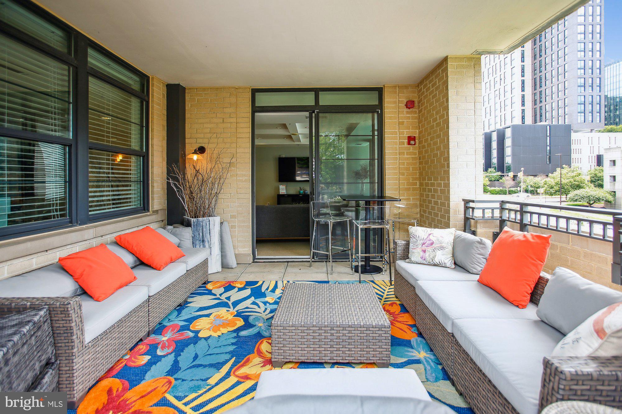 PARAMOUNT - Residential