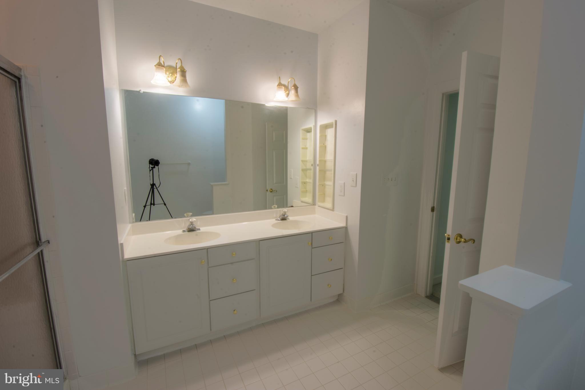 SOUTH RIVER COLONY - Residential