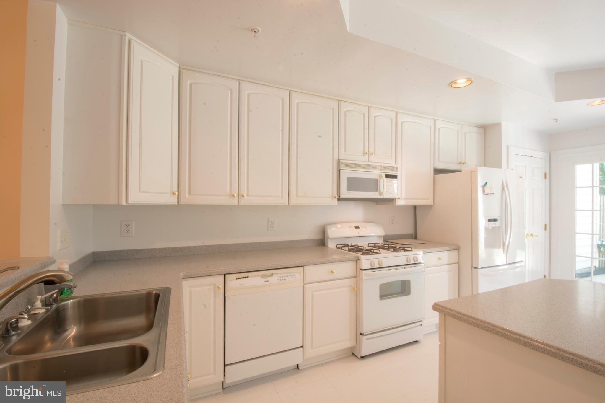 SOUTH RIVER COLONY - Residential