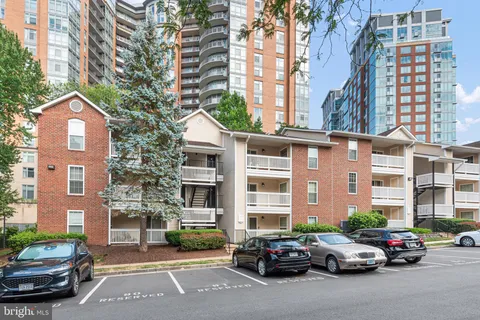 1517 Lincoln Way Unit 204A, McLean, VA MLS: VAFX2230920