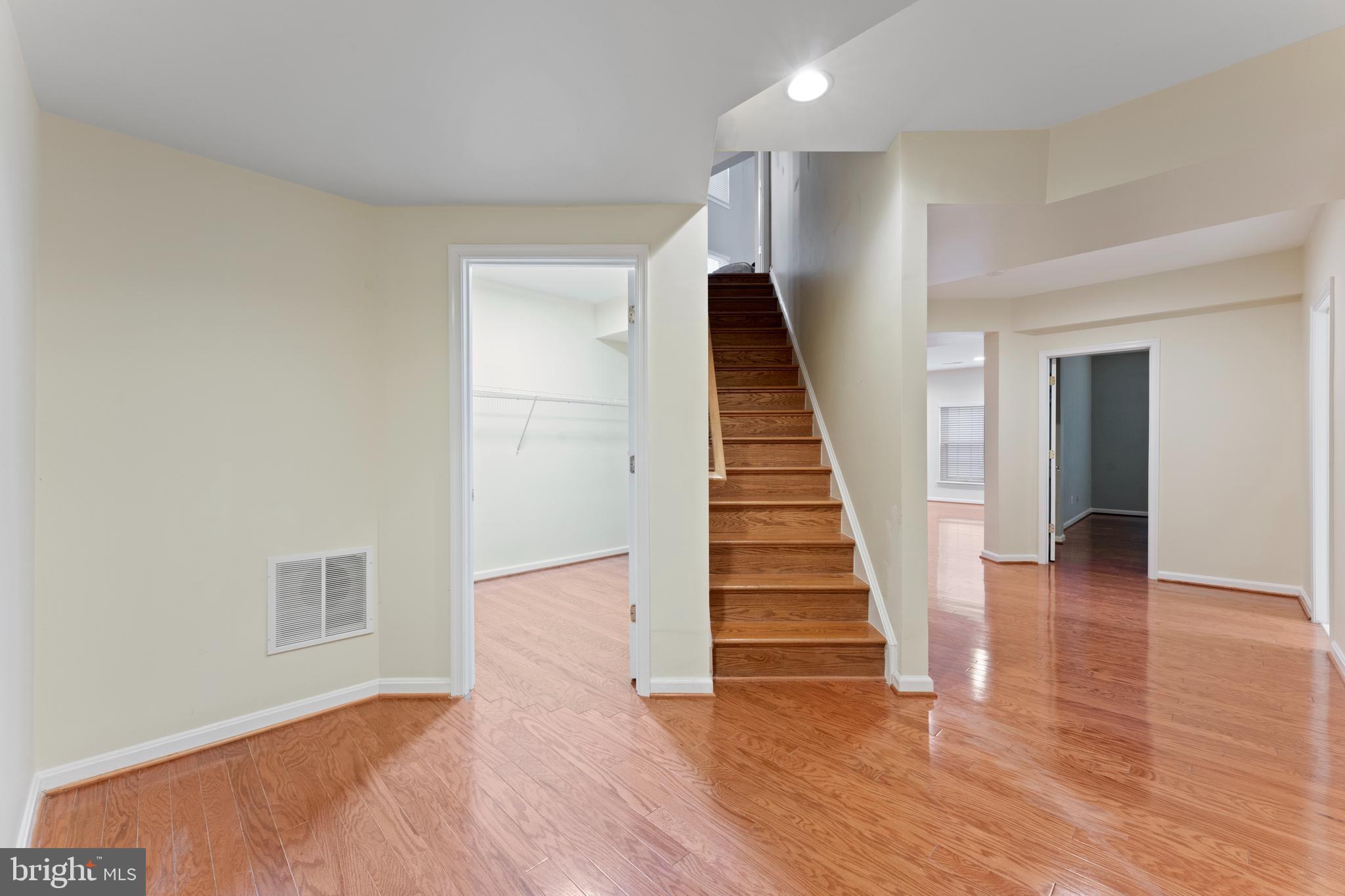 SULLY MANOR - Residential