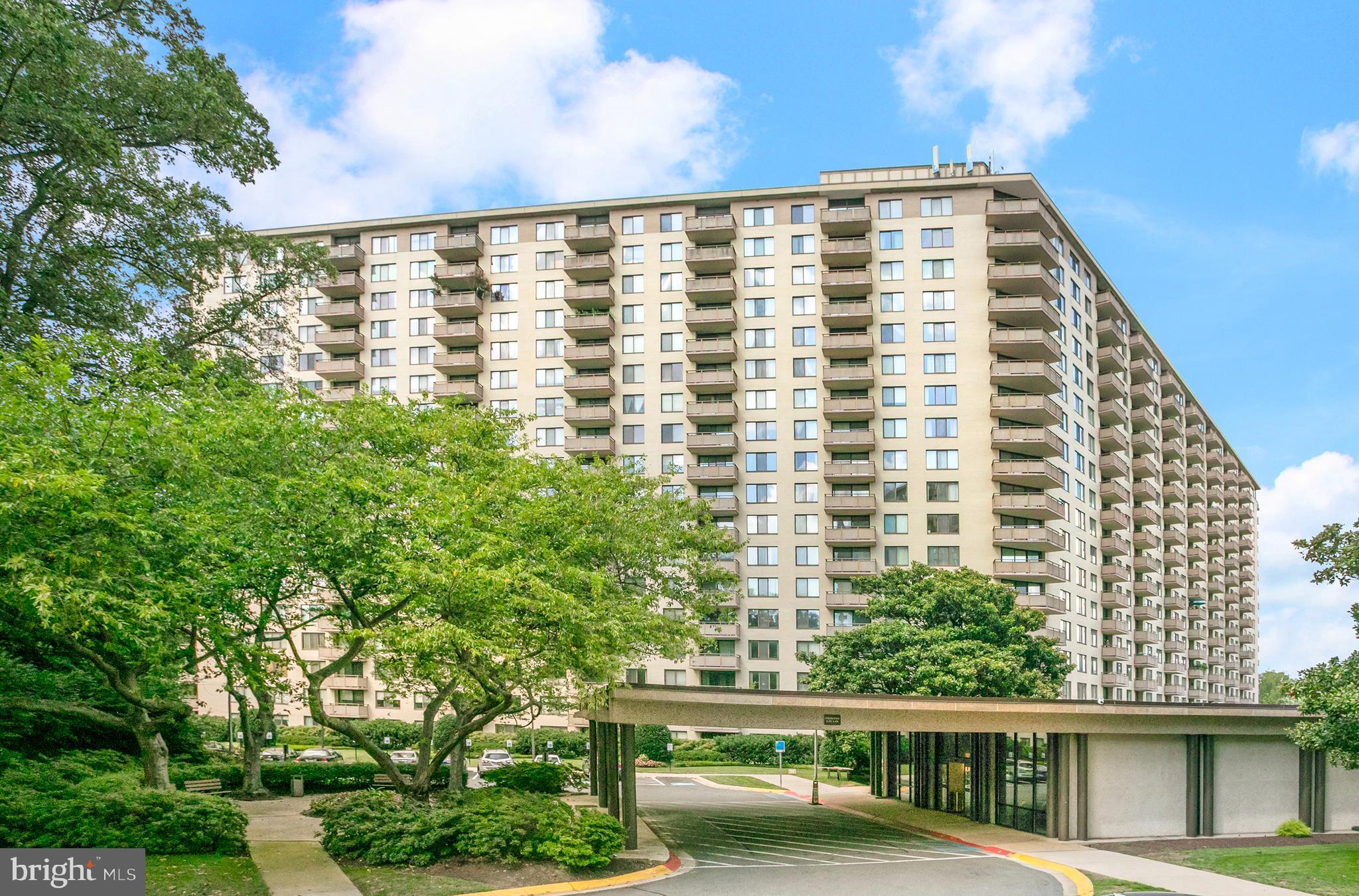 PROMENADE TOWERS - Residential