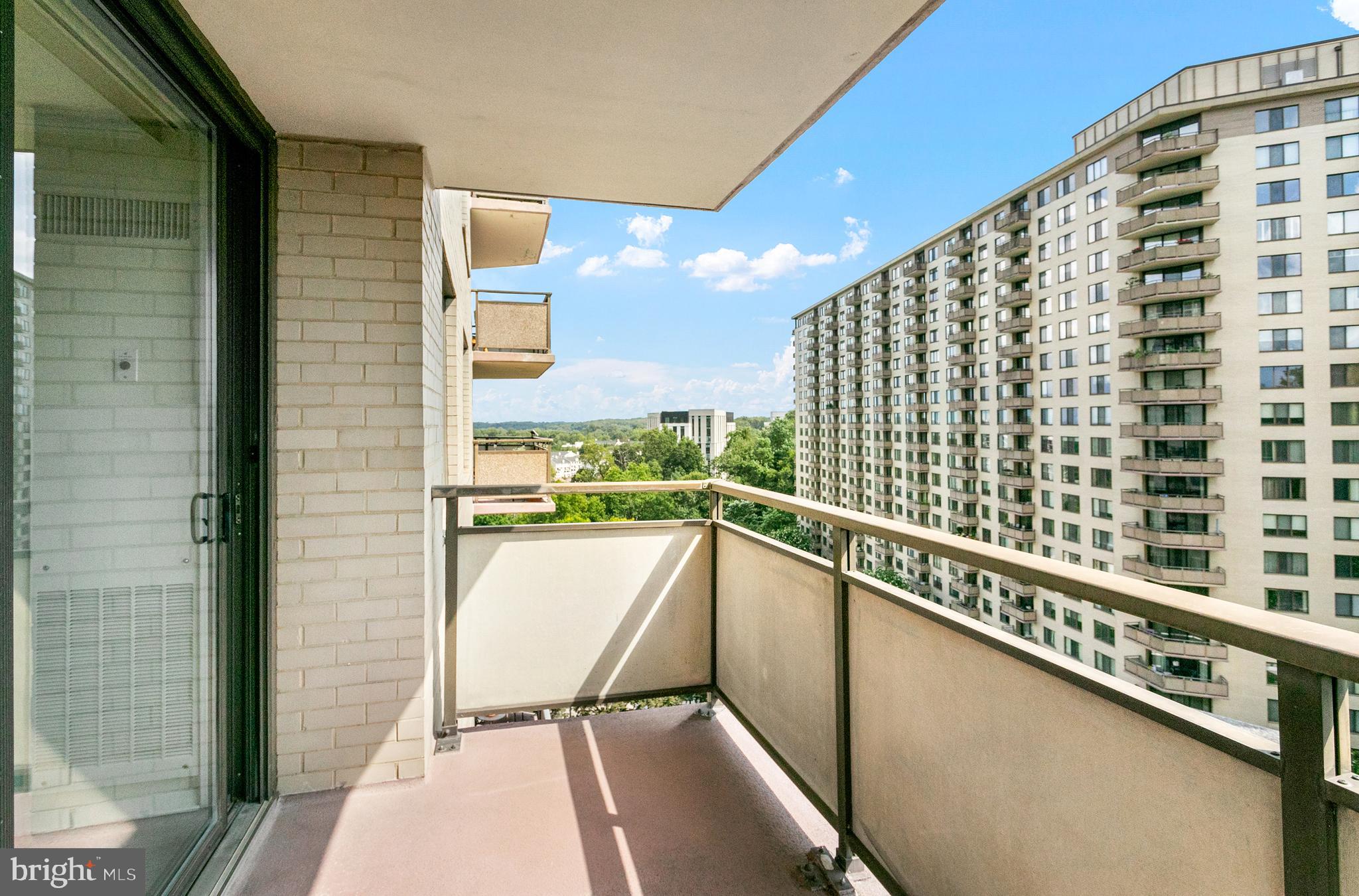 PROMENADE TOWERS - Residential