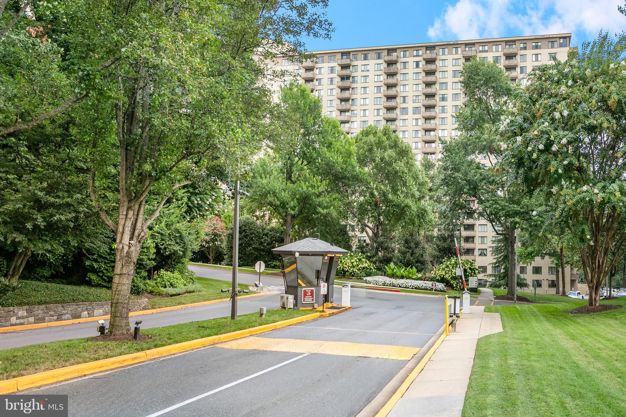 PROMENADE TOWERS - Residential