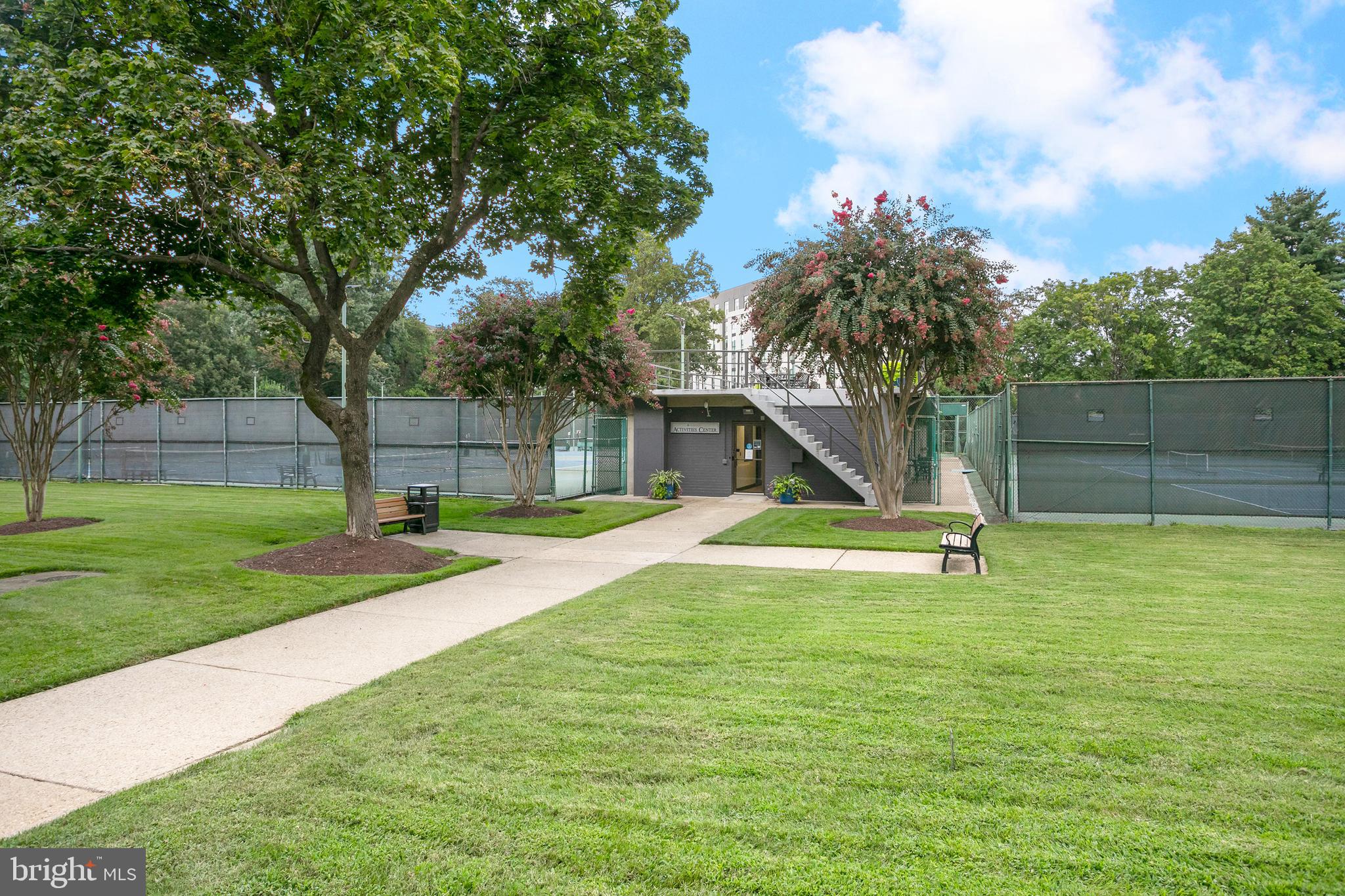 PROMENADE TOWERS - Residential