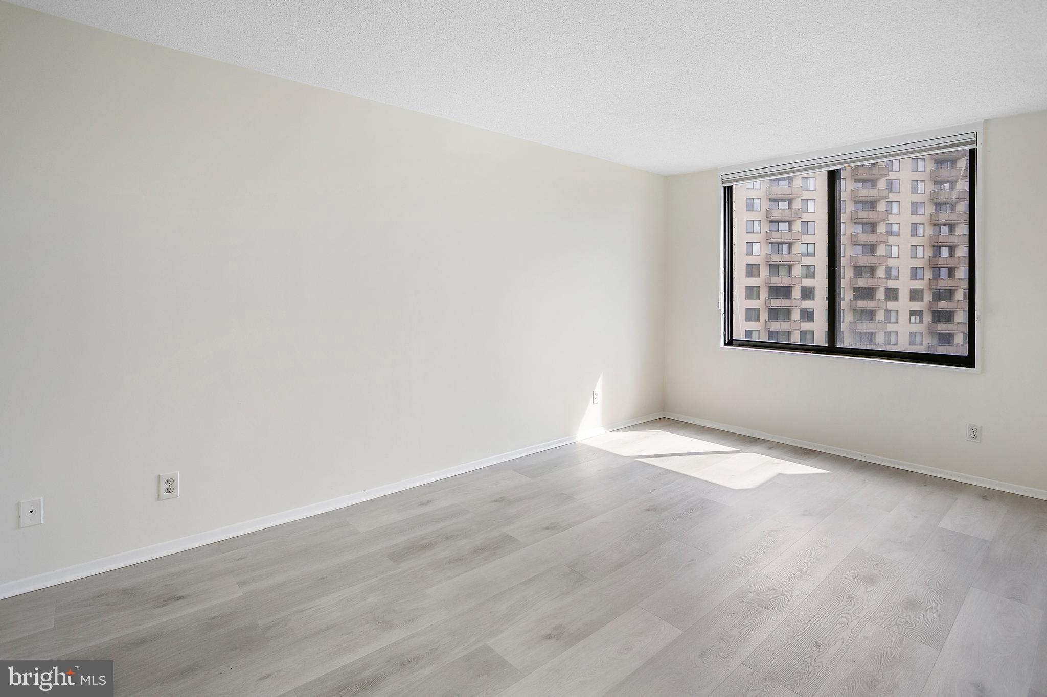 PROMENADE TOWERS - Residential