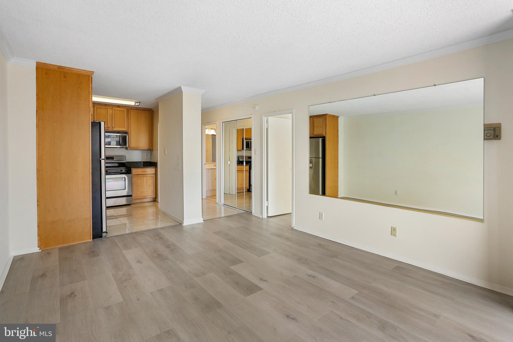 PROMENADE TOWERS - Residential