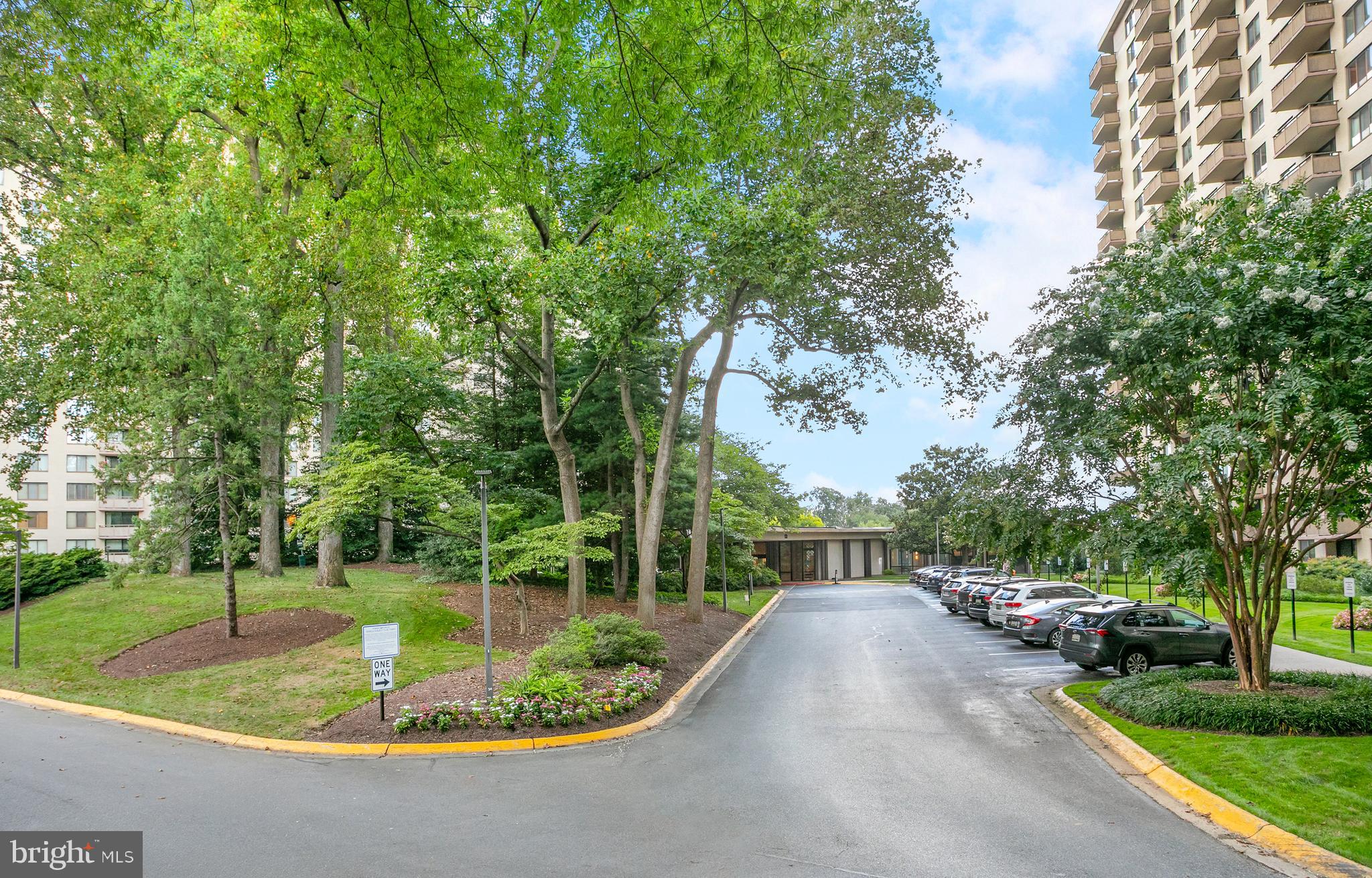 PROMENADE TOWERS - Residential