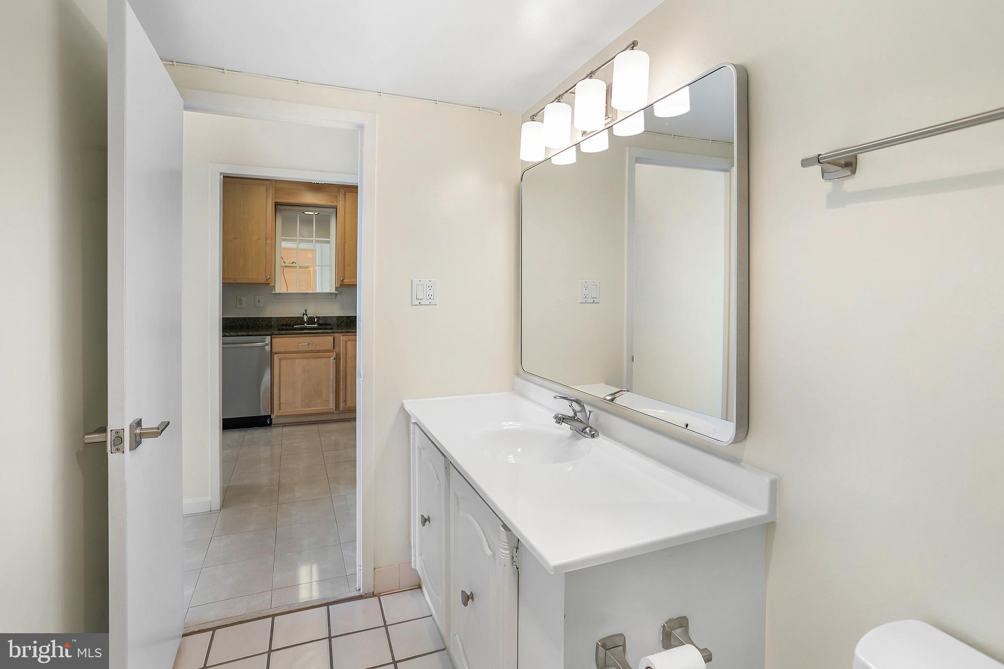 PROMENADE TOWERS - Residential