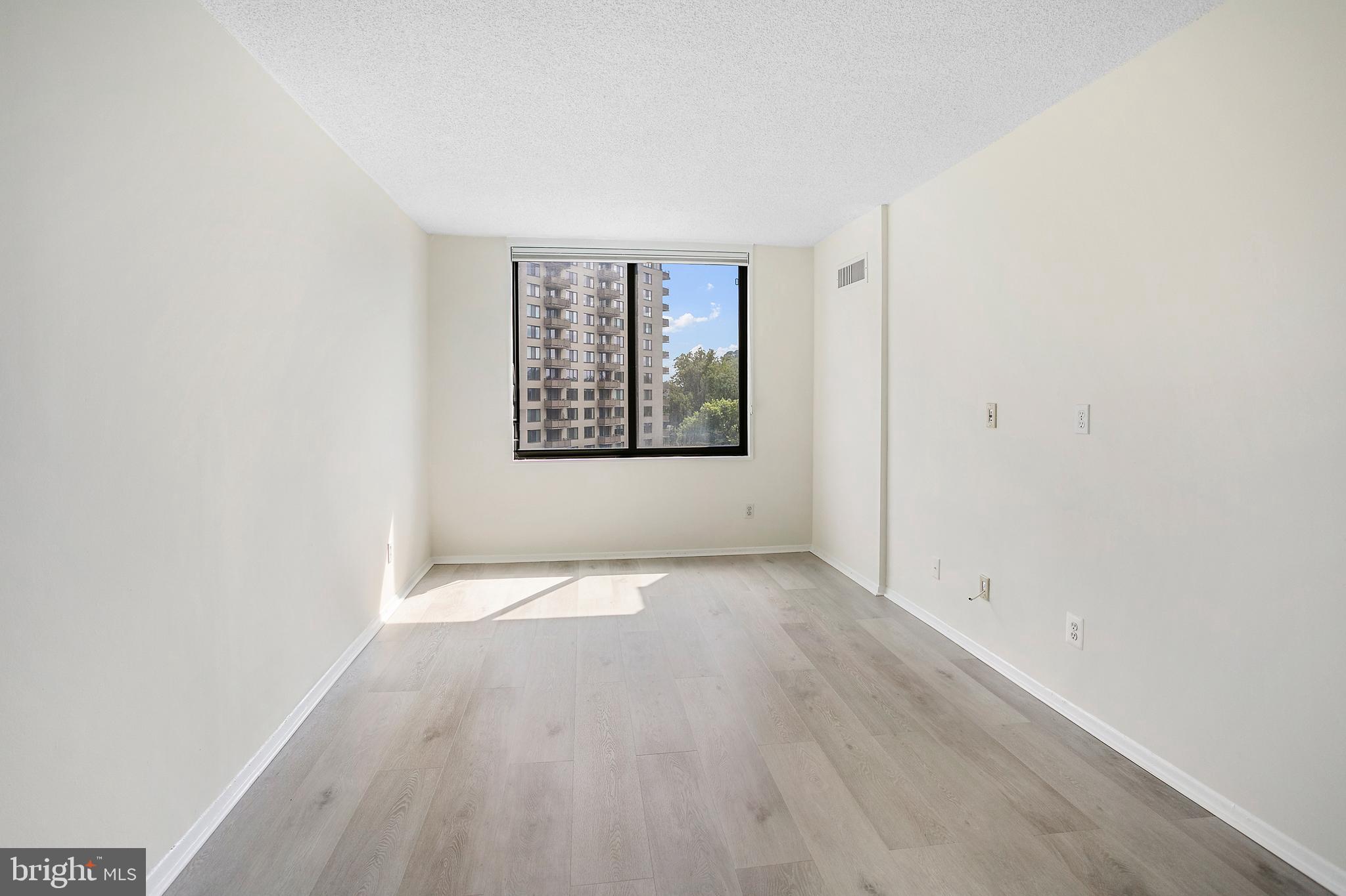 PROMENADE TOWERS - Residential