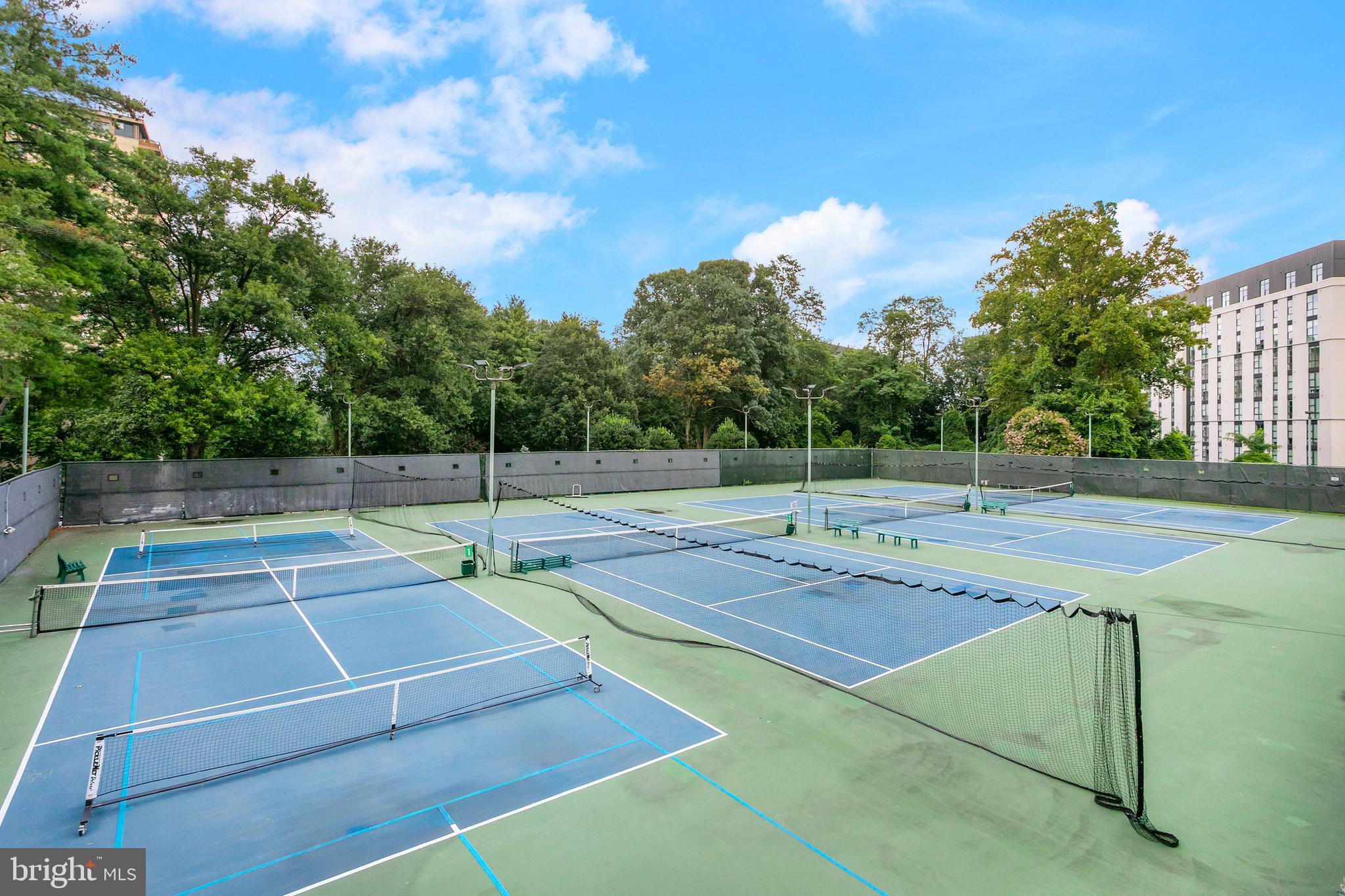 PROMENADE TOWERS - Residential