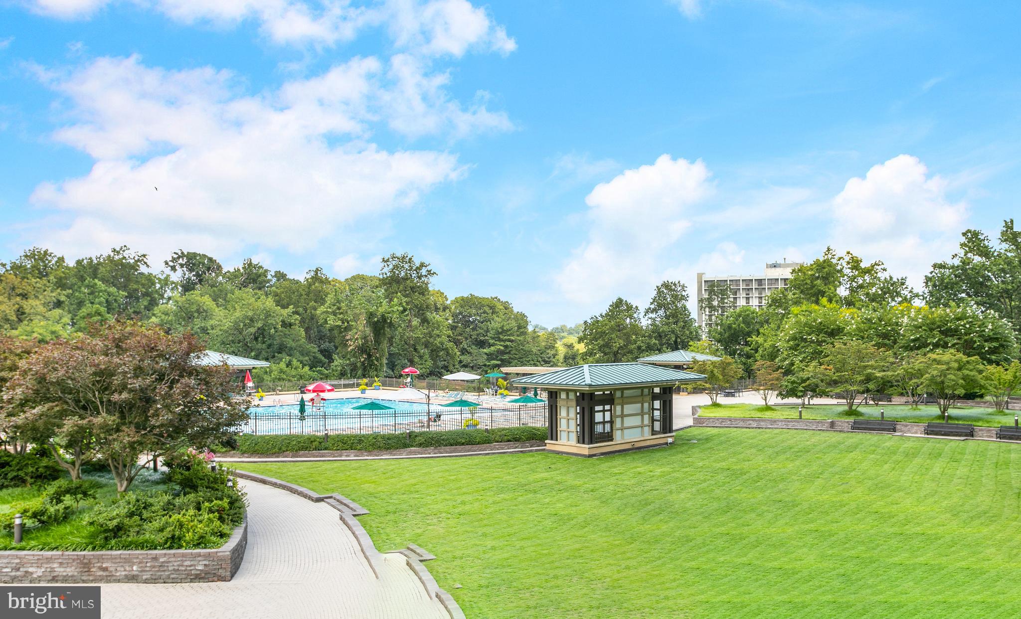 PROMENADE TOWERS - Residential