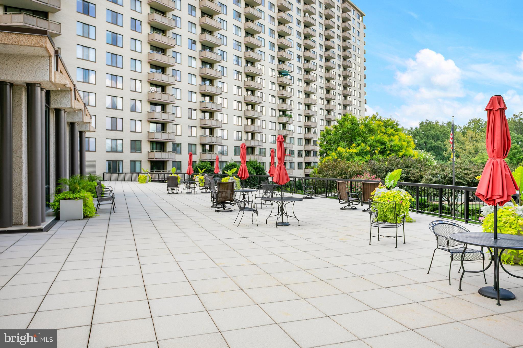 PROMENADE TOWERS - Residential