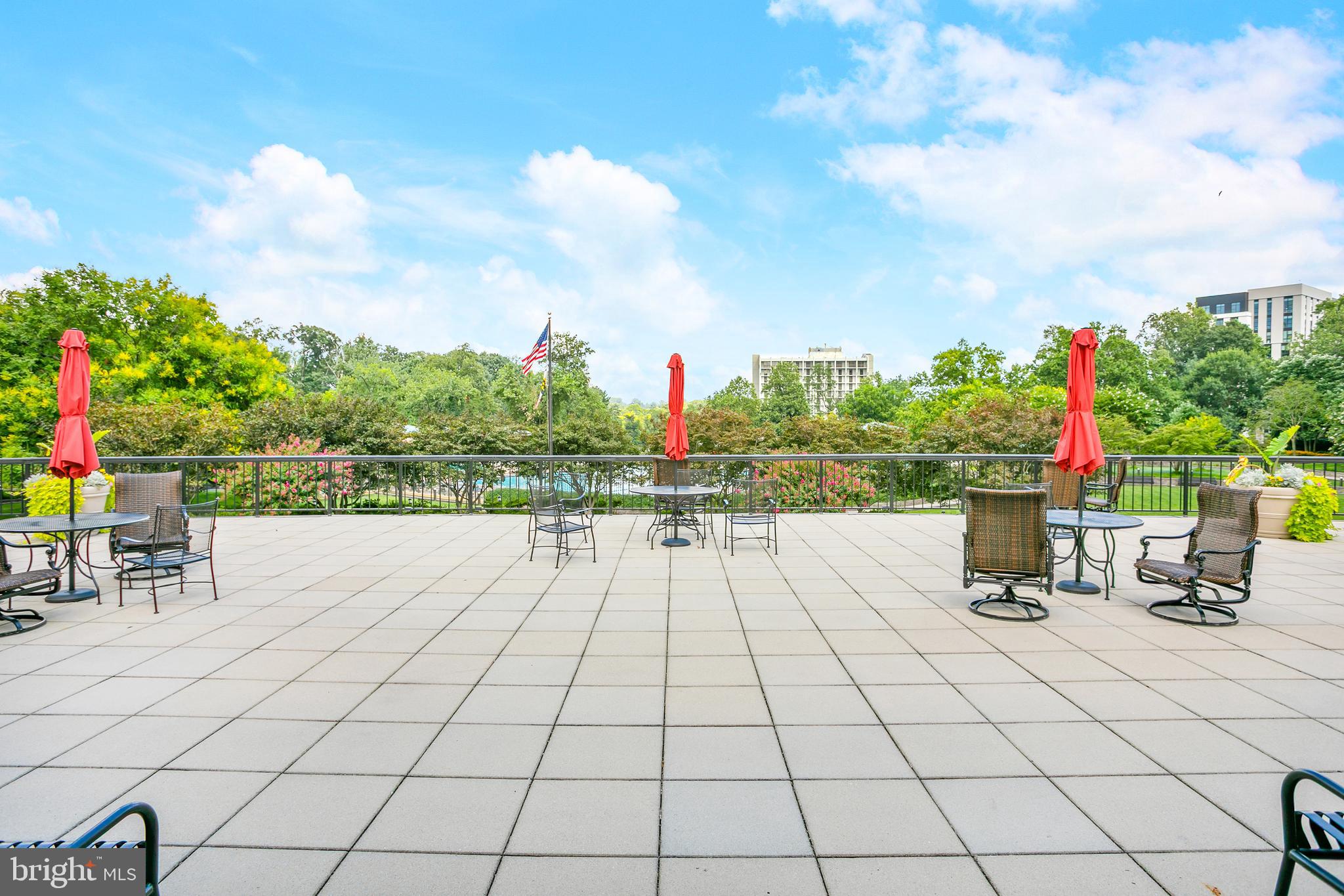 PROMENADE TOWERS - Residential