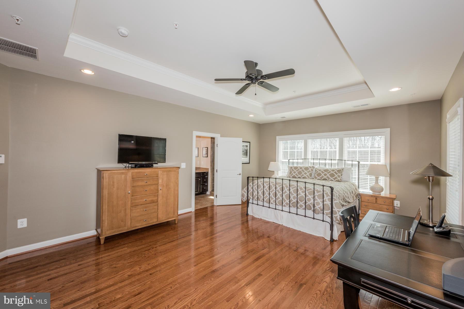 AUTUMN RIVER - Residential