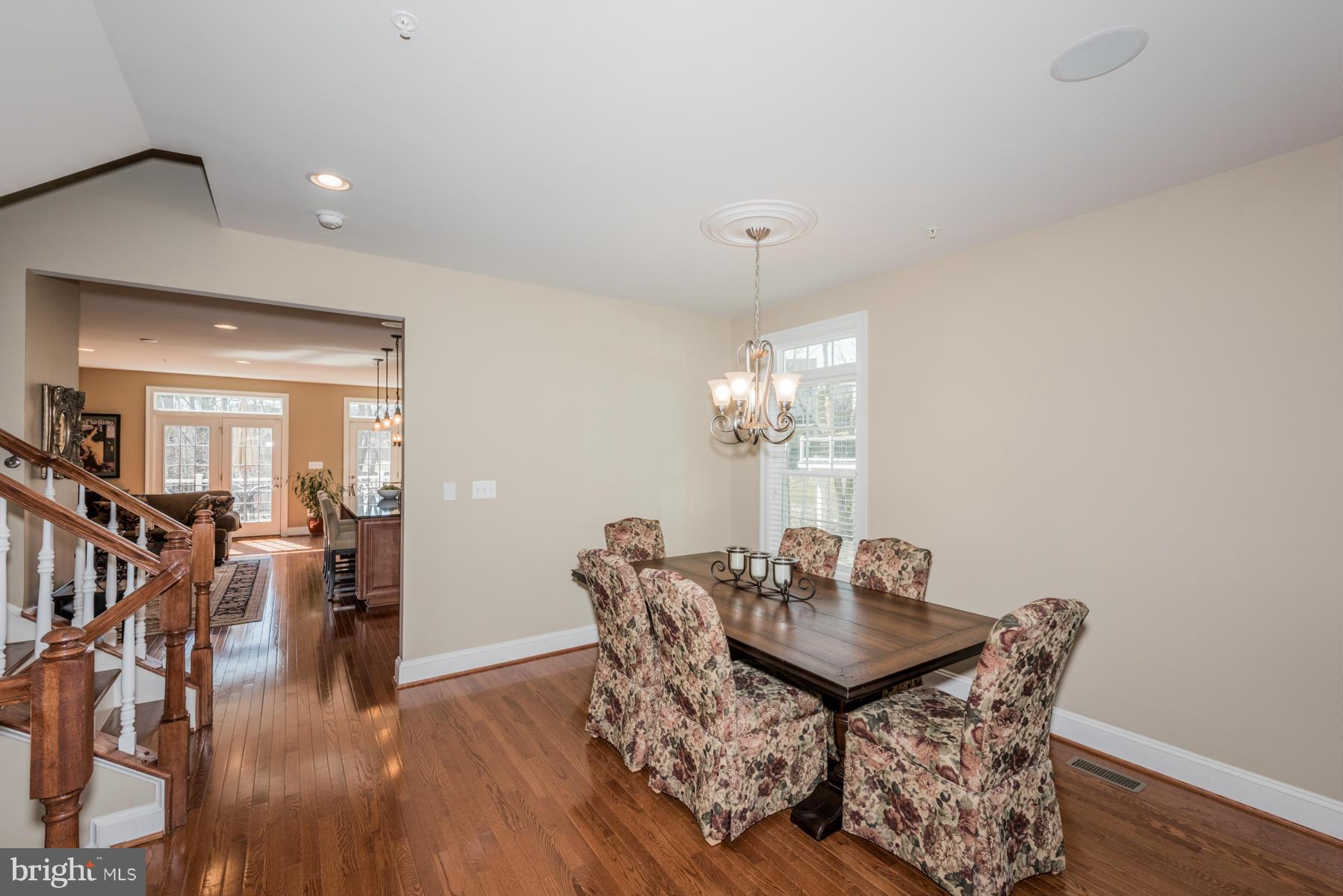 AUTUMN RIVER - Residential