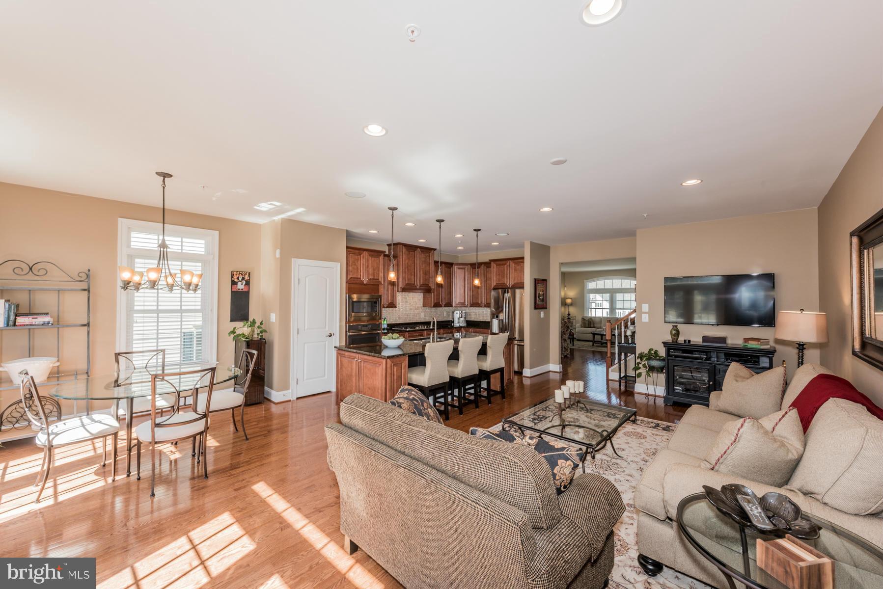 AUTUMN RIVER - Residential