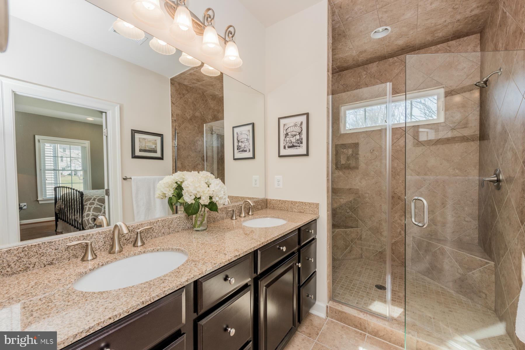 AUTUMN RIVER - Residential