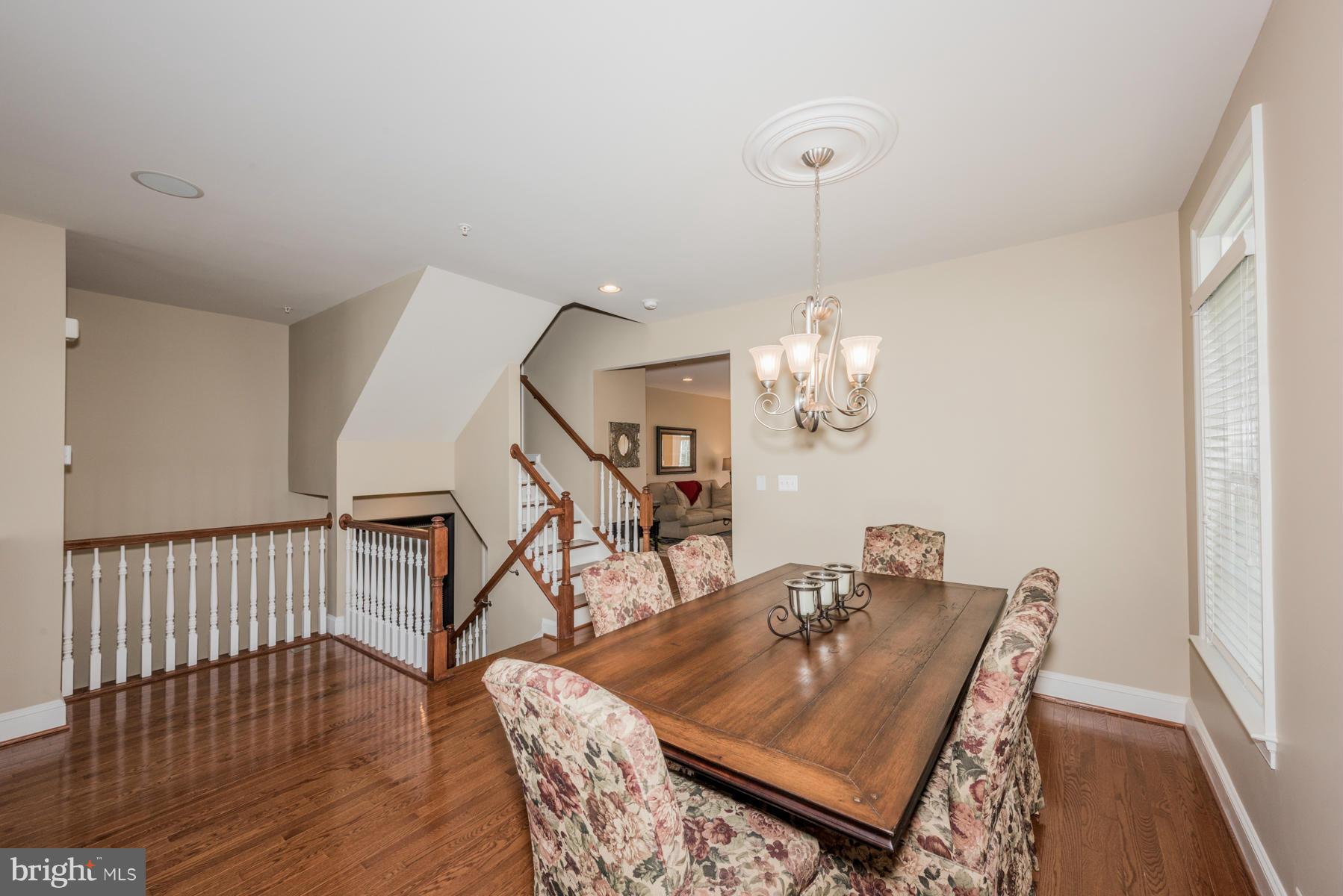 AUTUMN RIVER - Residential