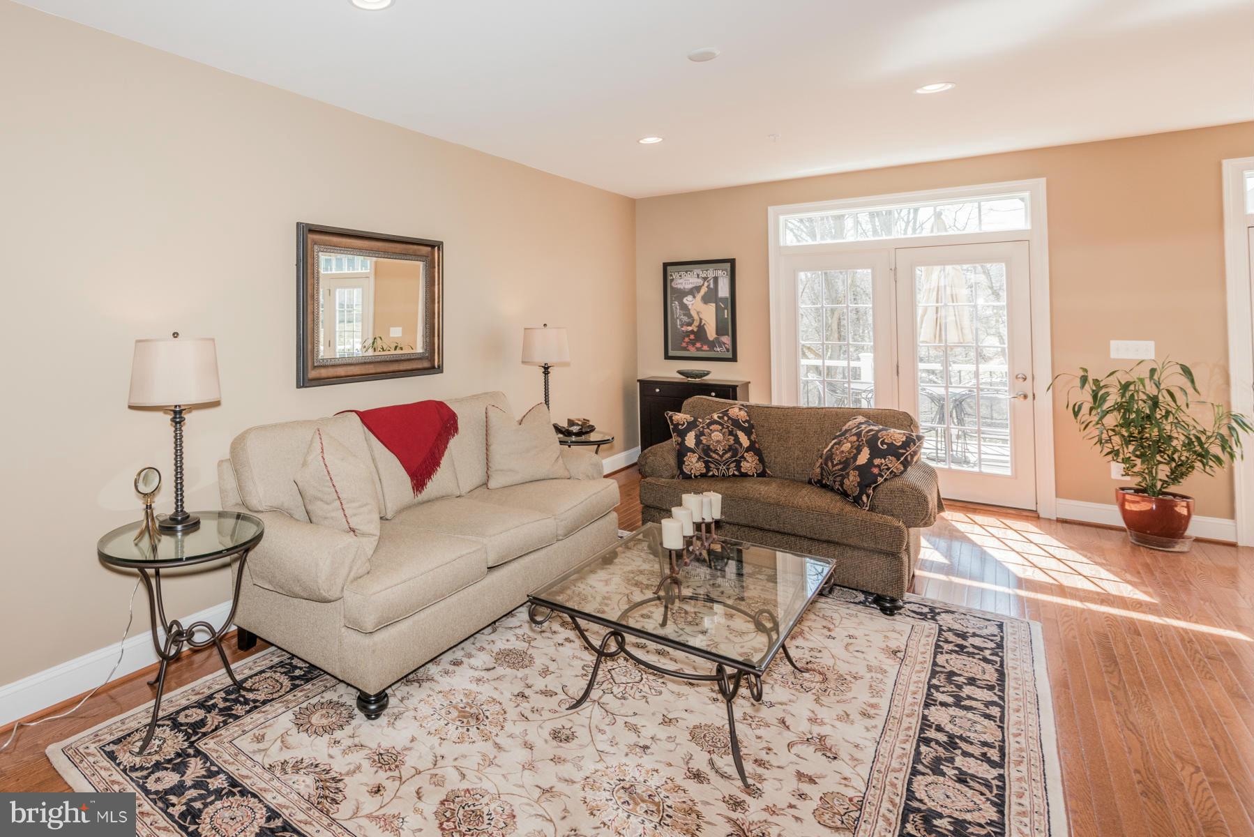 AUTUMN RIVER - Residential