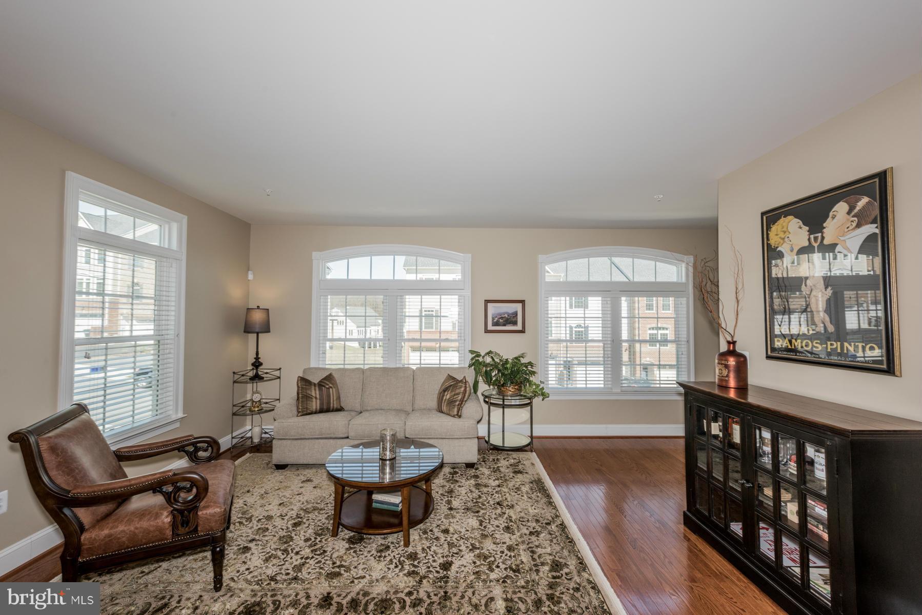 AUTUMN RIVER - Residential