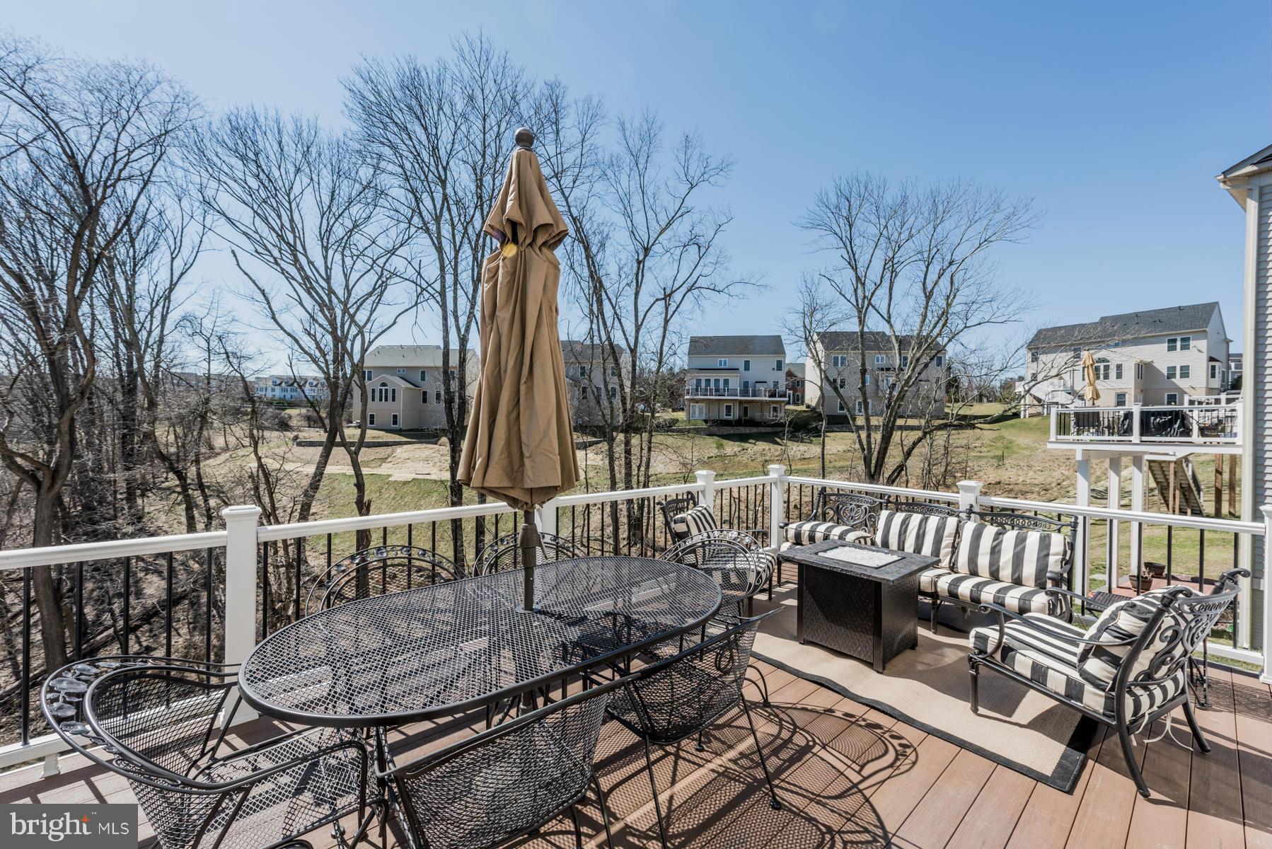 AUTUMN RIVER - Residential