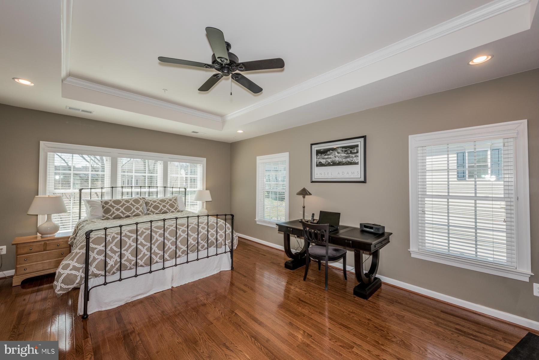 AUTUMN RIVER - Residential