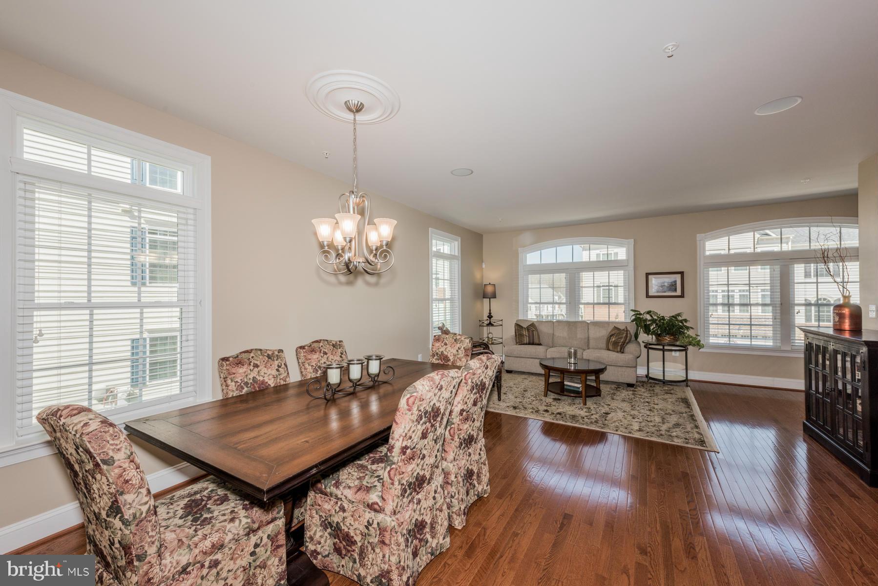 AUTUMN RIVER - Residential