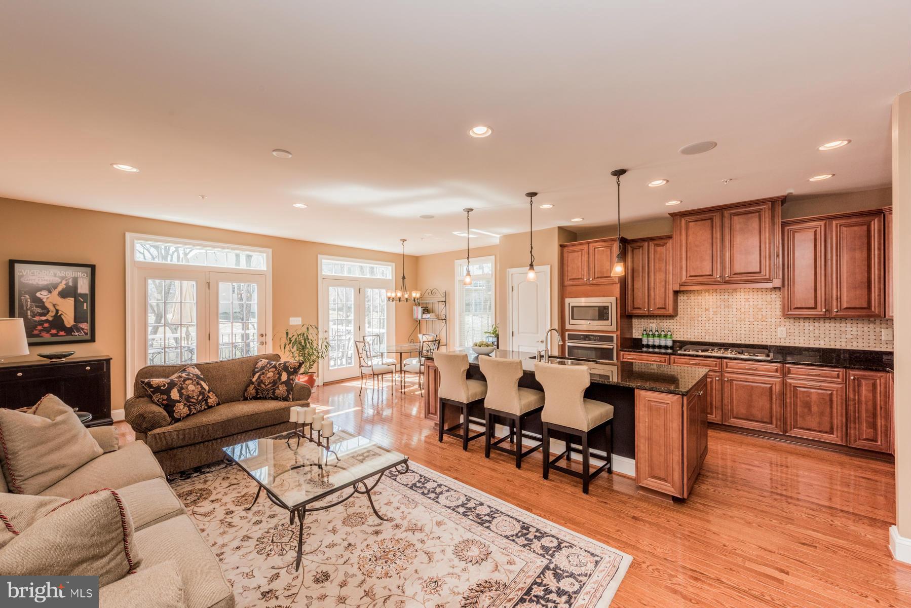 AUTUMN RIVER - Residential