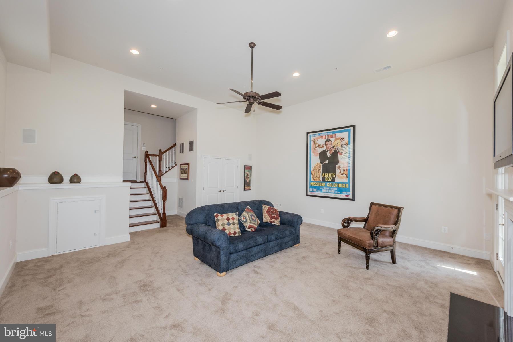 AUTUMN RIVER - Residential