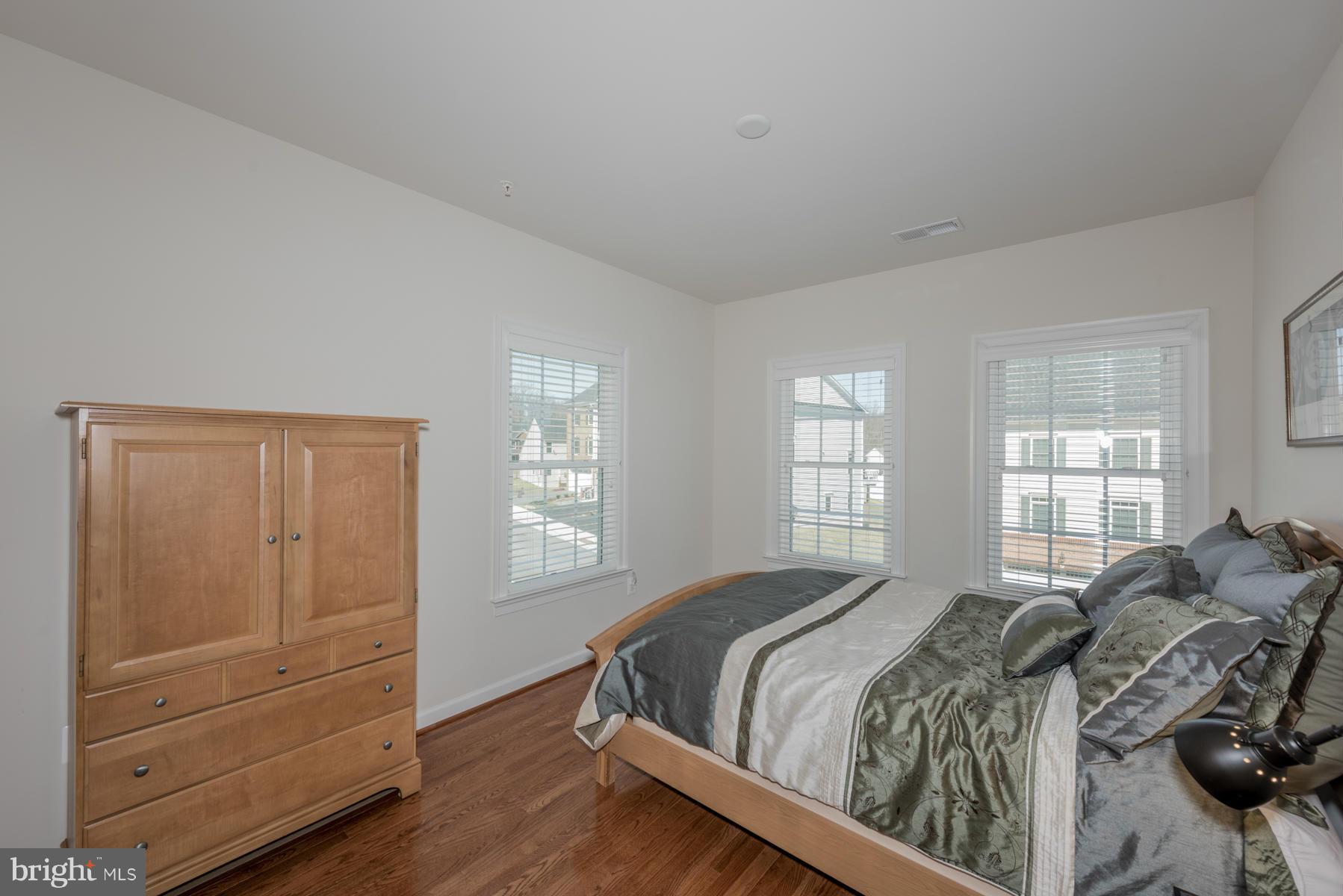 AUTUMN RIVER - Residential