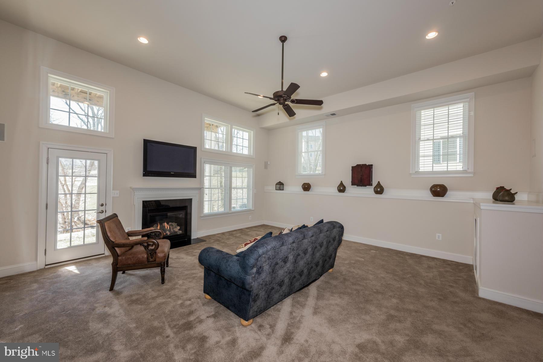 AUTUMN RIVER - Residential