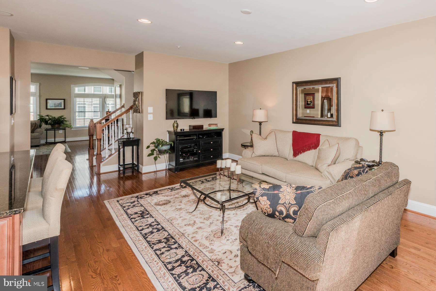 AUTUMN RIVER - Residential