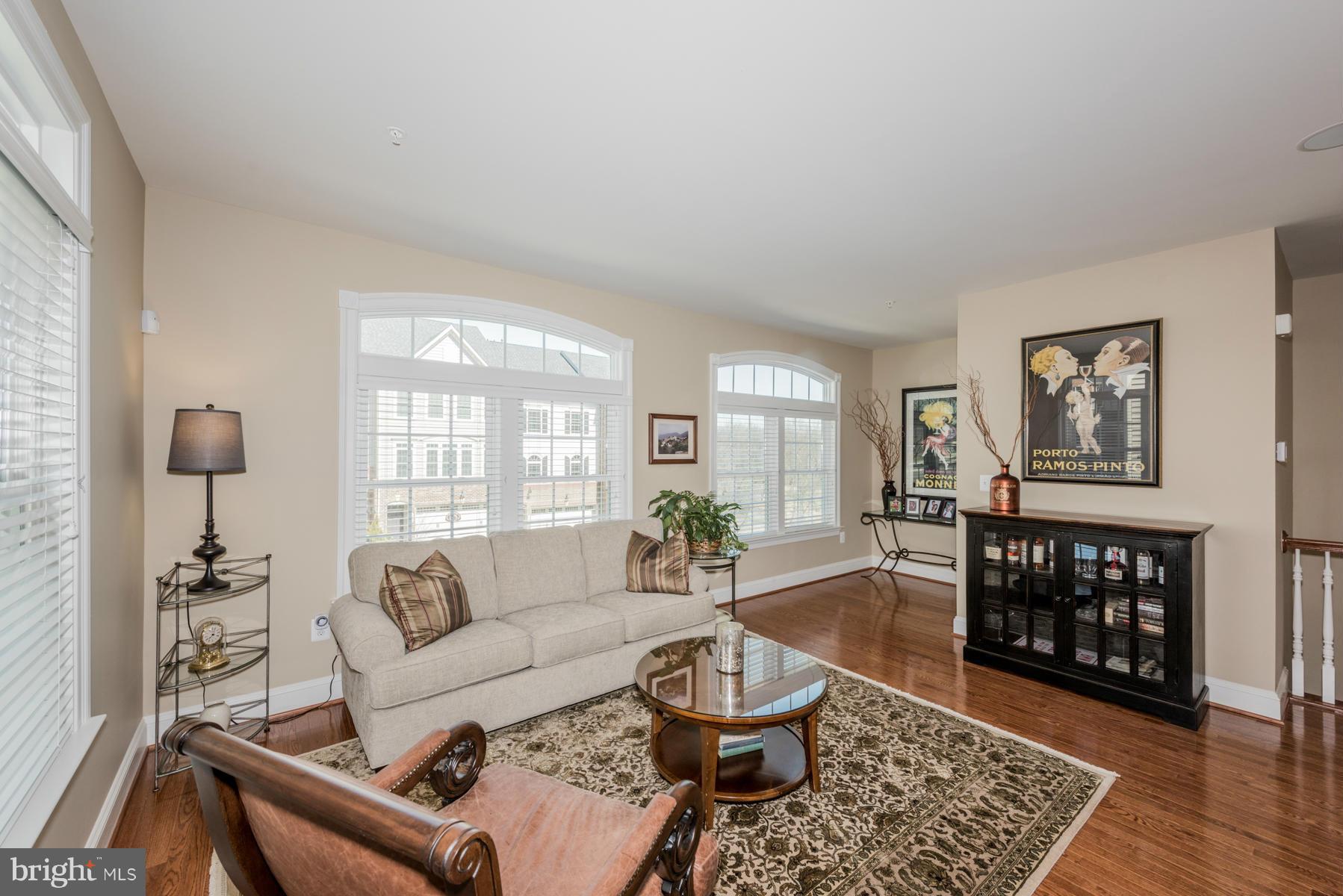 AUTUMN RIVER - Residential