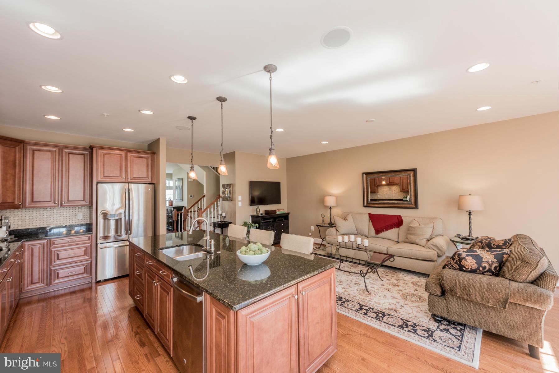 AUTUMN RIVER - Residential