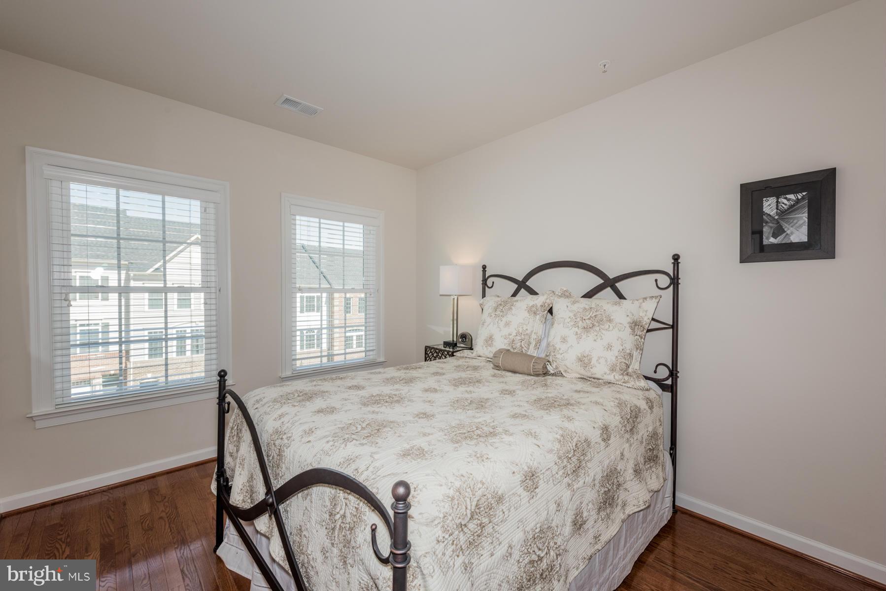 AUTUMN RIVER - Residential