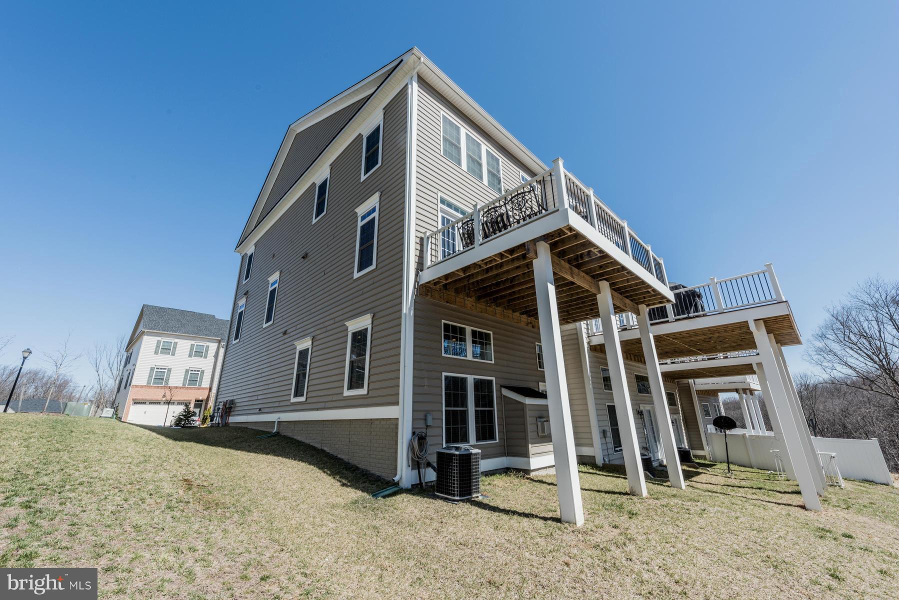 AUTUMN RIVER - Residential