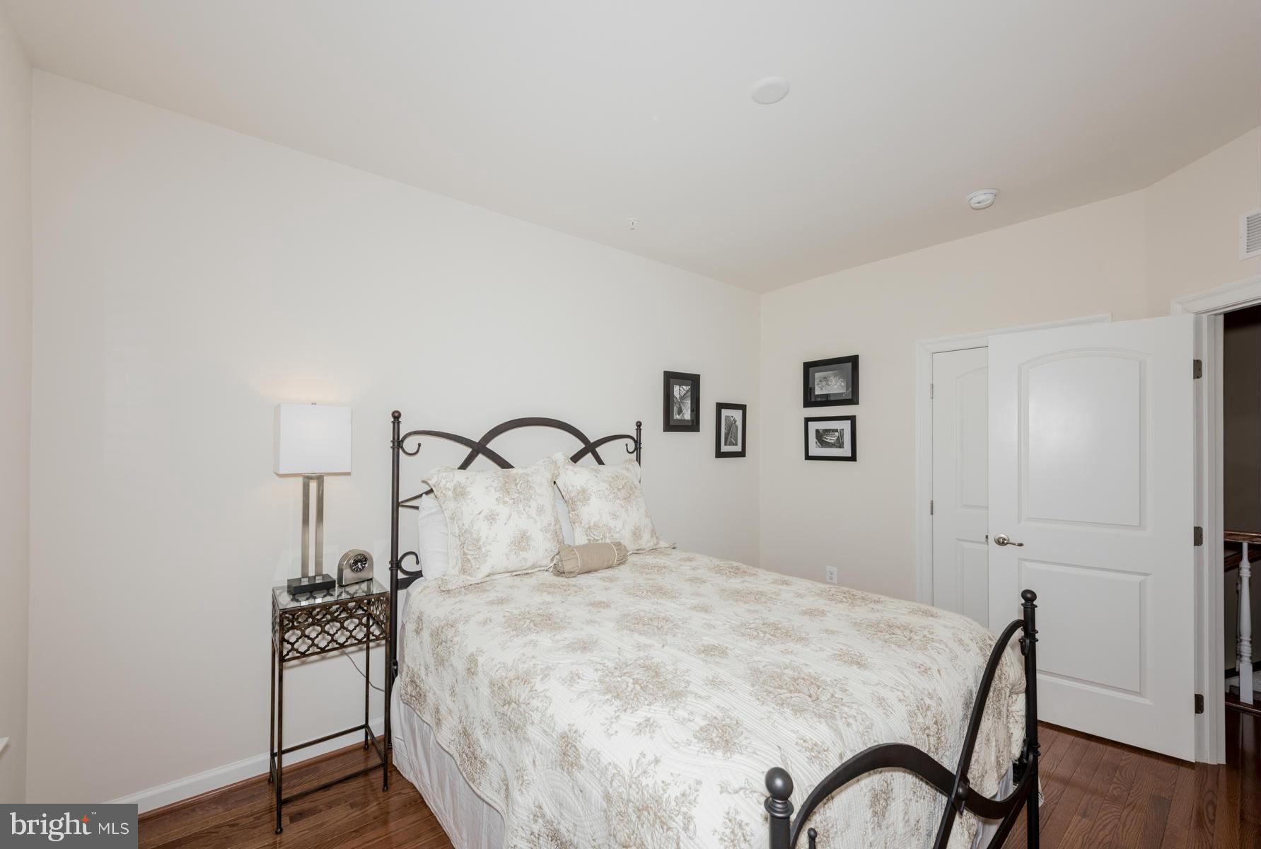 AUTUMN RIVER - Residential