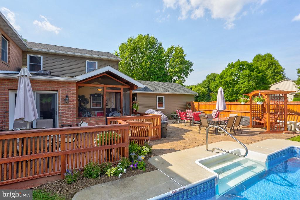PINE HILL ESTATES - Residential