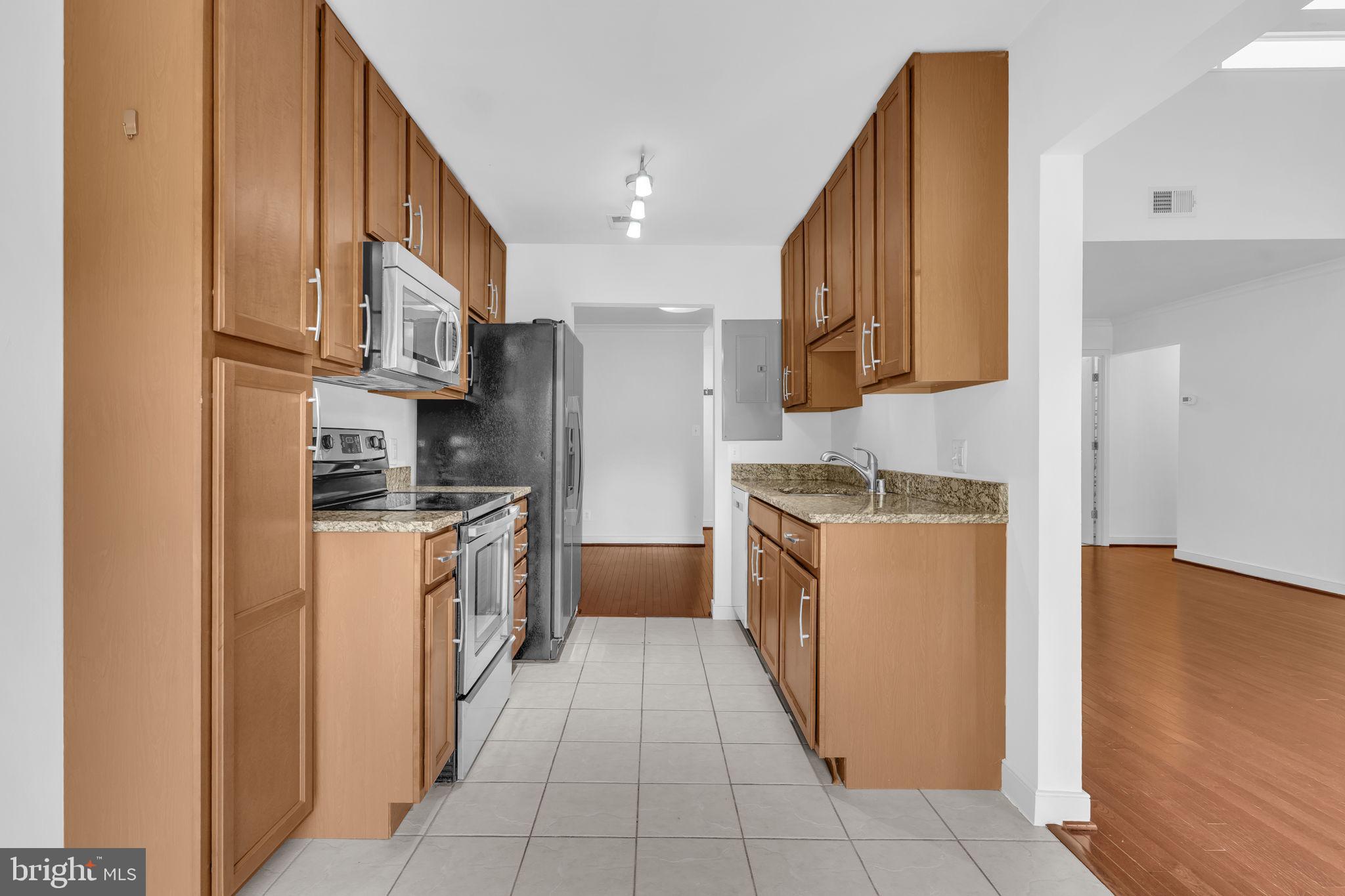 NORTH GREEN CONDOMINIUMS - Residential