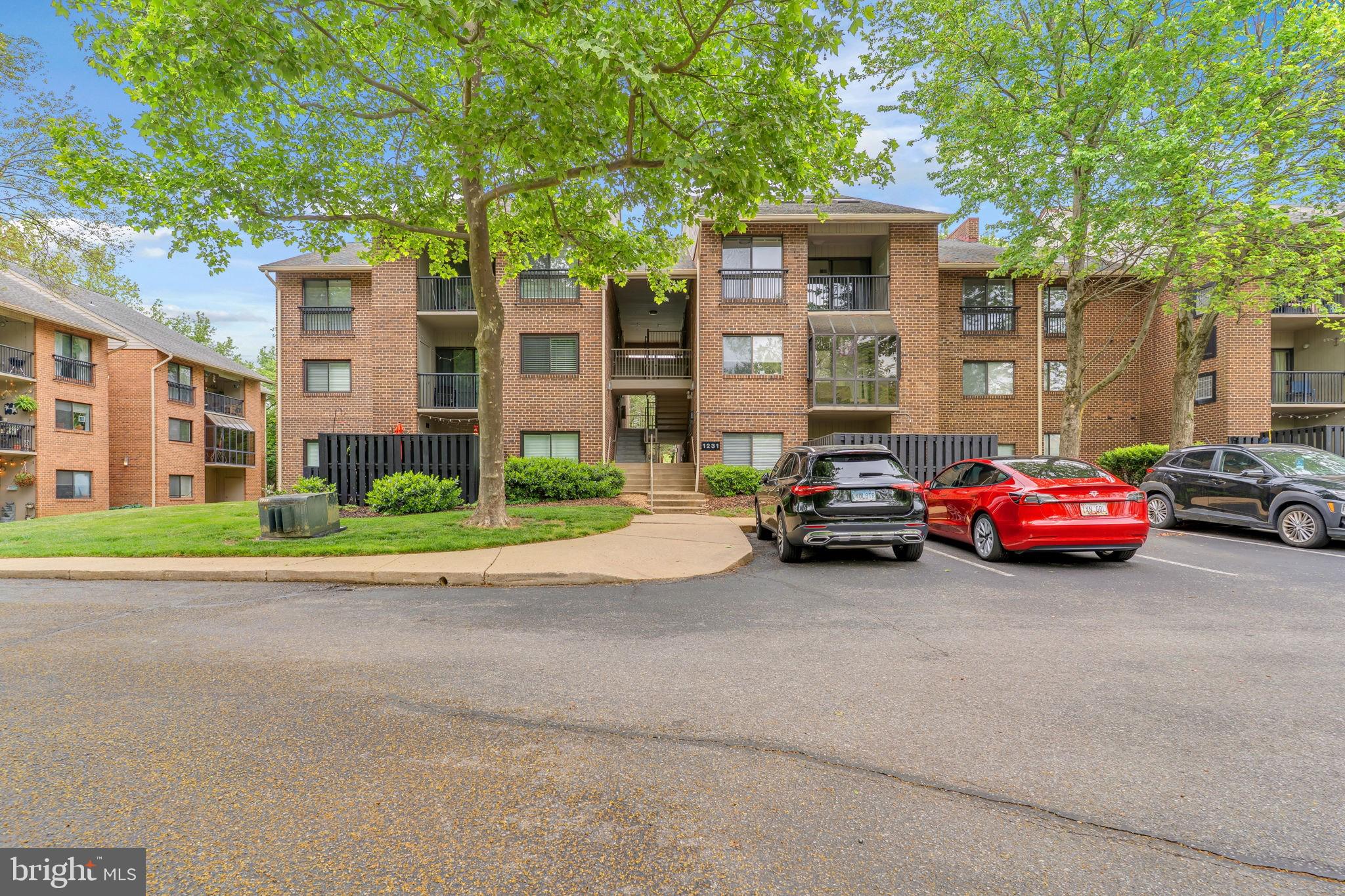 NORTH GREEN CONDOMINIUMS - Residential