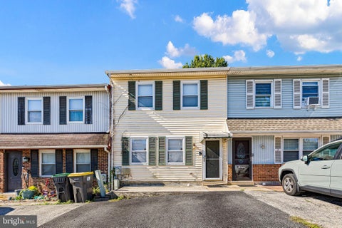 Townhouse For Sale - 4 Margit Lane<br/> WILMINGTON, DE 19810